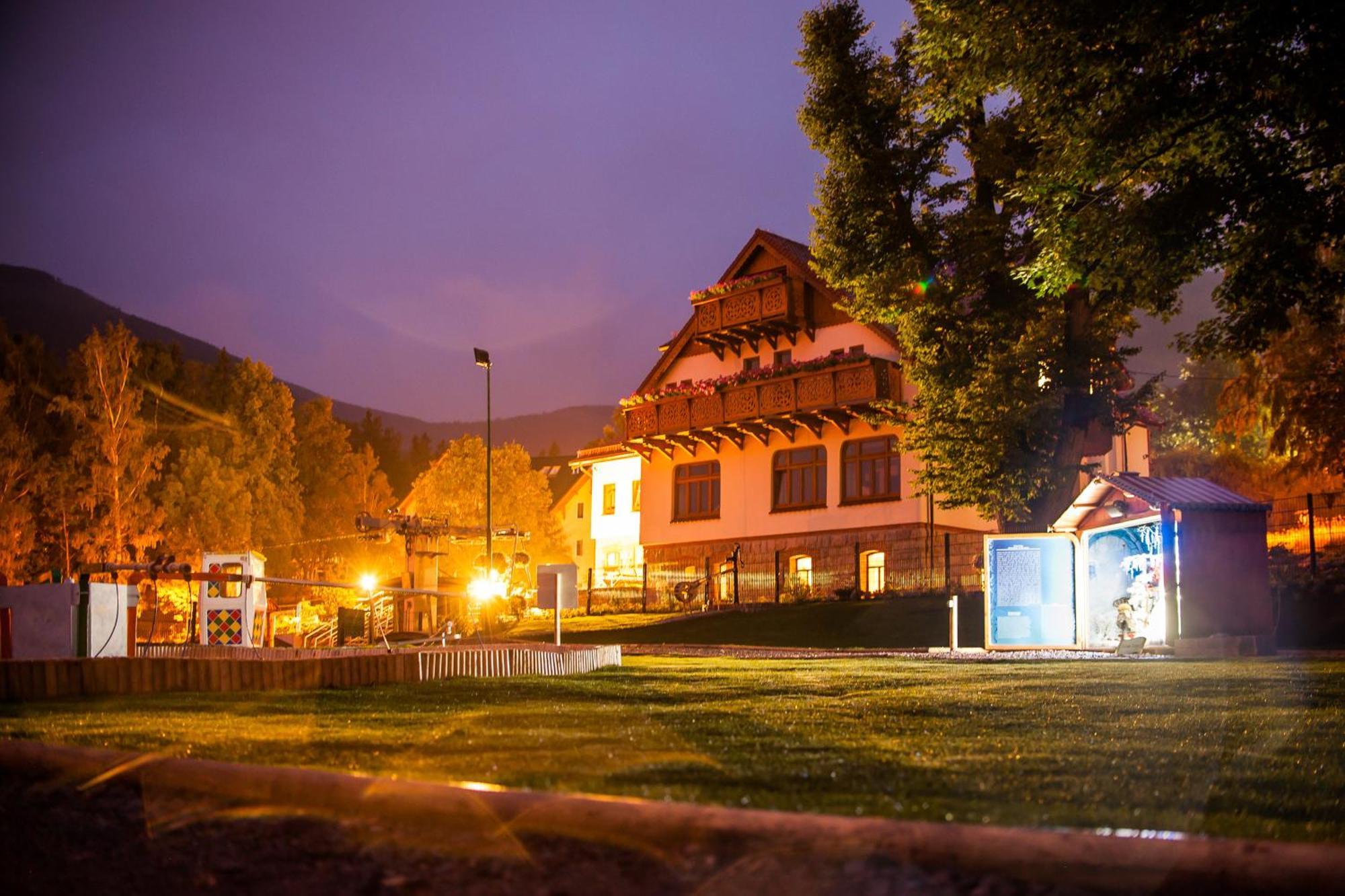 Przystanek Bavaria - Sauny, Parking Oraz Wstep Do Parku Bajek W Cenie! Karpacz Exteriör bild
