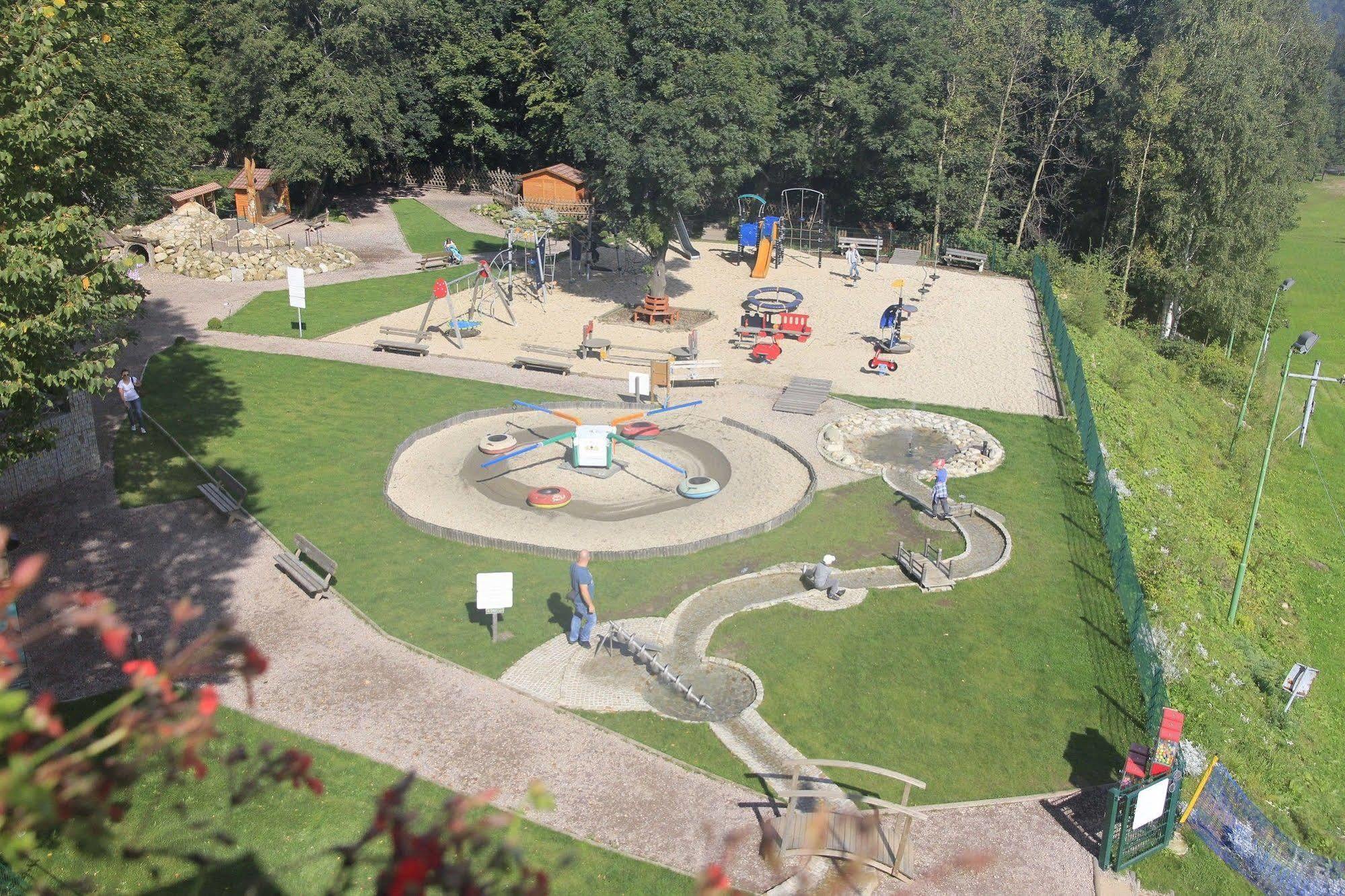 Przystanek Bavaria - Sauny, Parking Oraz Wstep Do Parku Bajek W Cenie! Karpacz Exteriör bild